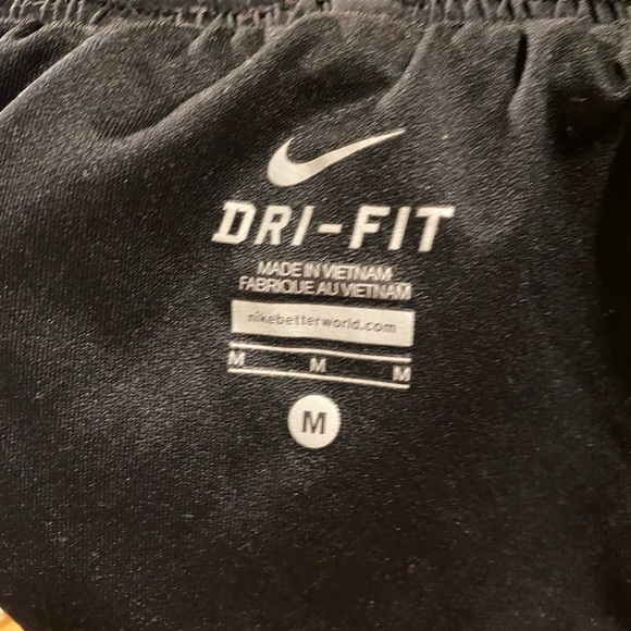 M Nike shorts in black & white - Picture 3 of 3